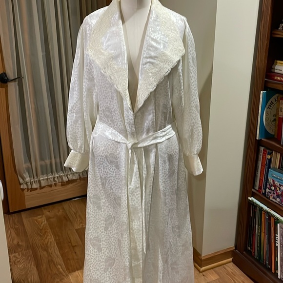 Victoria’s Secret Candlelight Jacquard Maxi Floral Bridal Robe - Picture 1 of 11